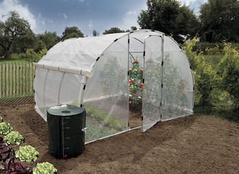 Greenhouse with included side gutter