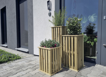 Vertical wooden pots